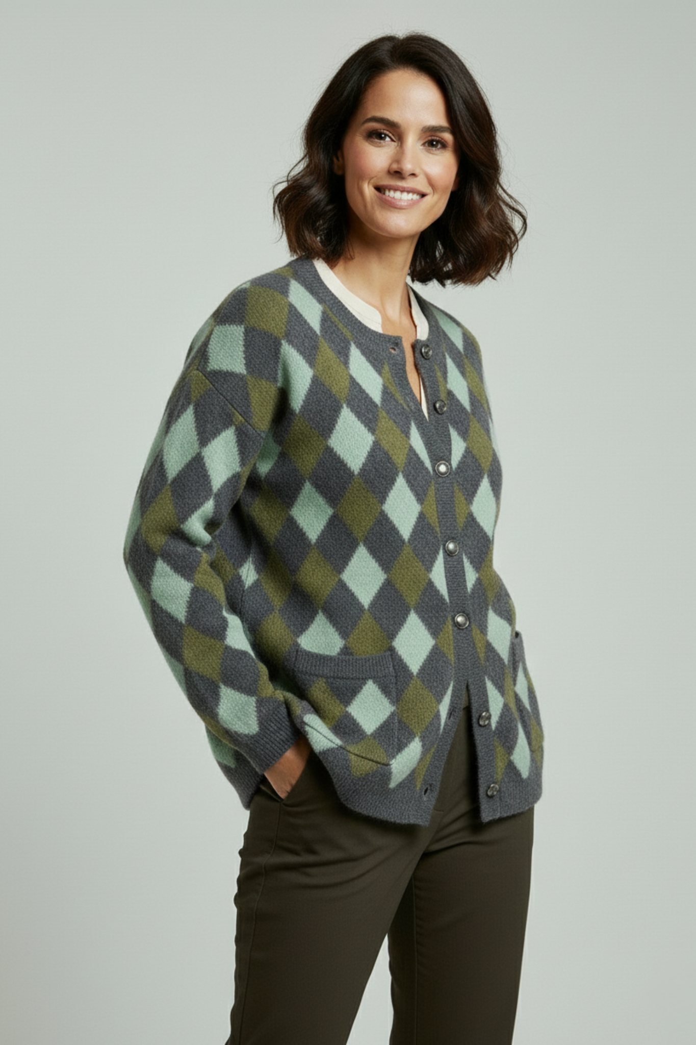 Cárdigan de mujer con botones y patrón geométrico