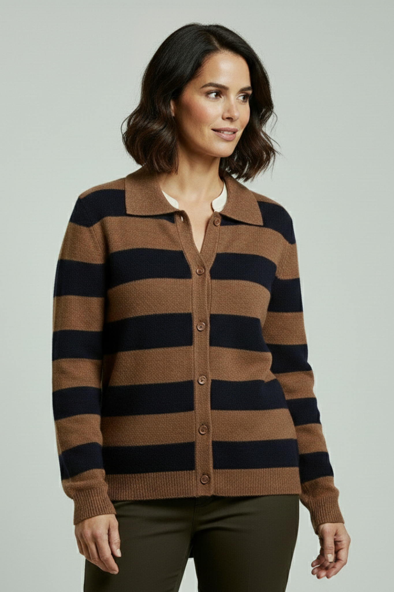 Cárdigan de mujer con botones y diseño a rayas