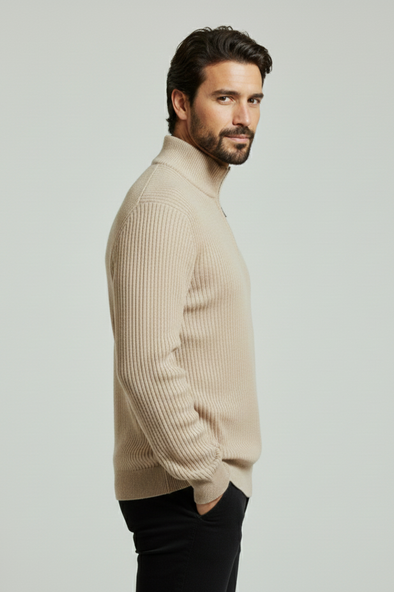 Jersey de hombre con cuello alto y cierre corto